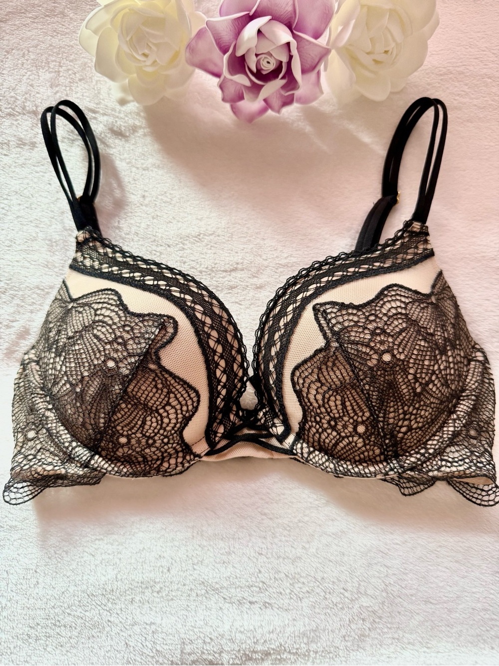 Victoria's Secret Black Lace Very Sexy bra 30B